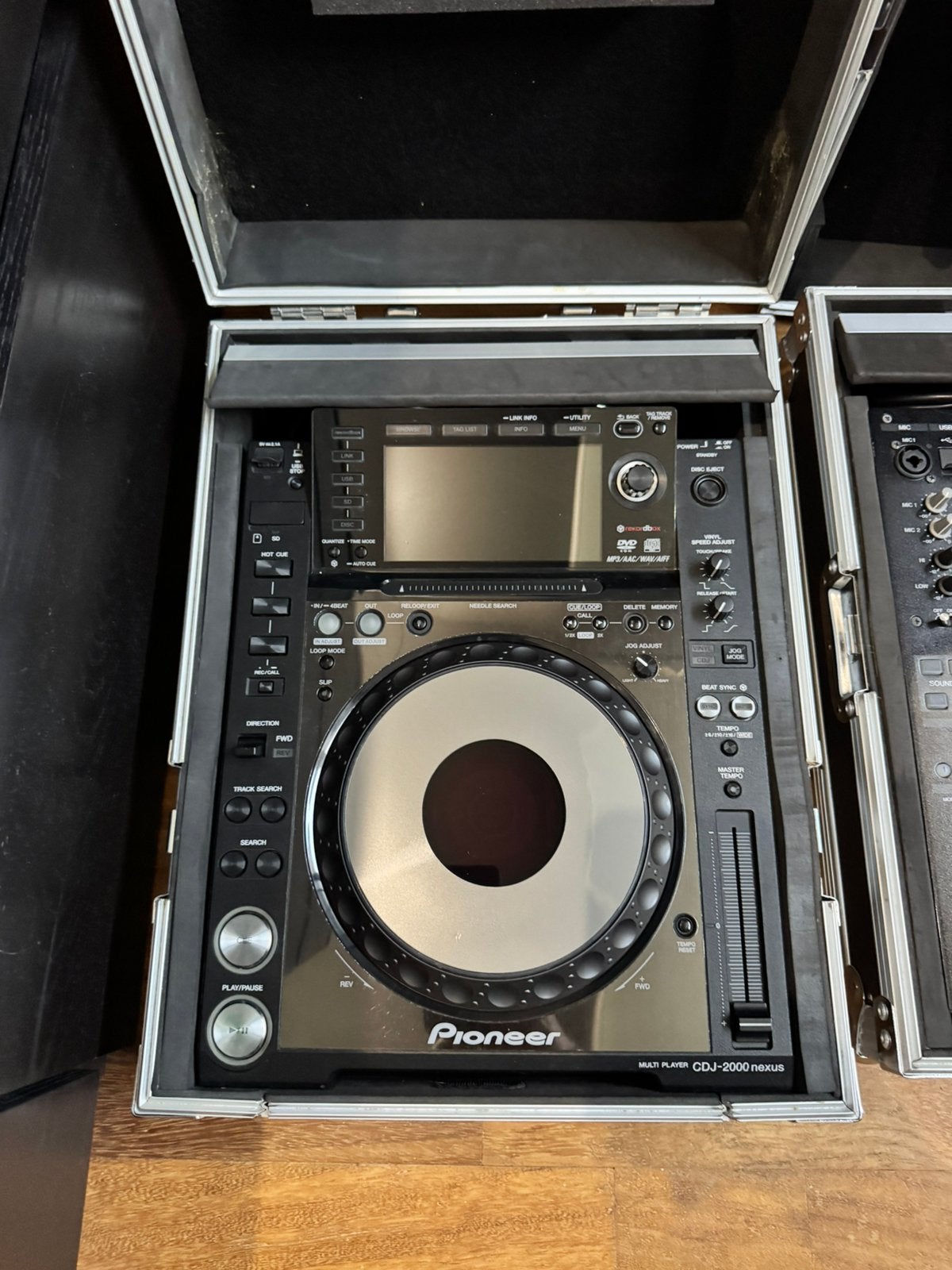Foto 5 van Pioneer DJM 900 Nexus, 2x CDJ 2000 Nexus + flightcases