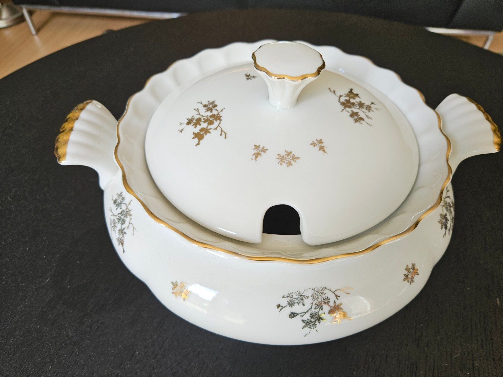 Set van 3 Mosa Maastricht dekschalen met goudkleurig motief, Ophalen