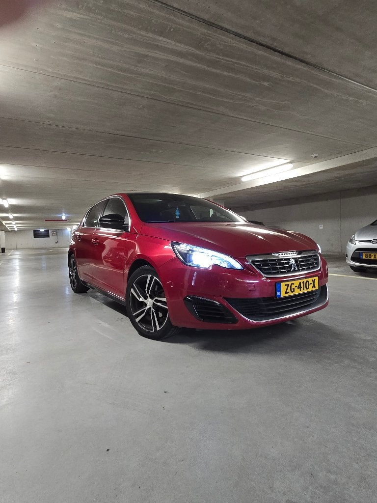 Peugeot 308 1.2E-THP 96/130 5-D 2015 Rood, Zwart, 49 €/maand, Handgeschakeld, 3 cilinders