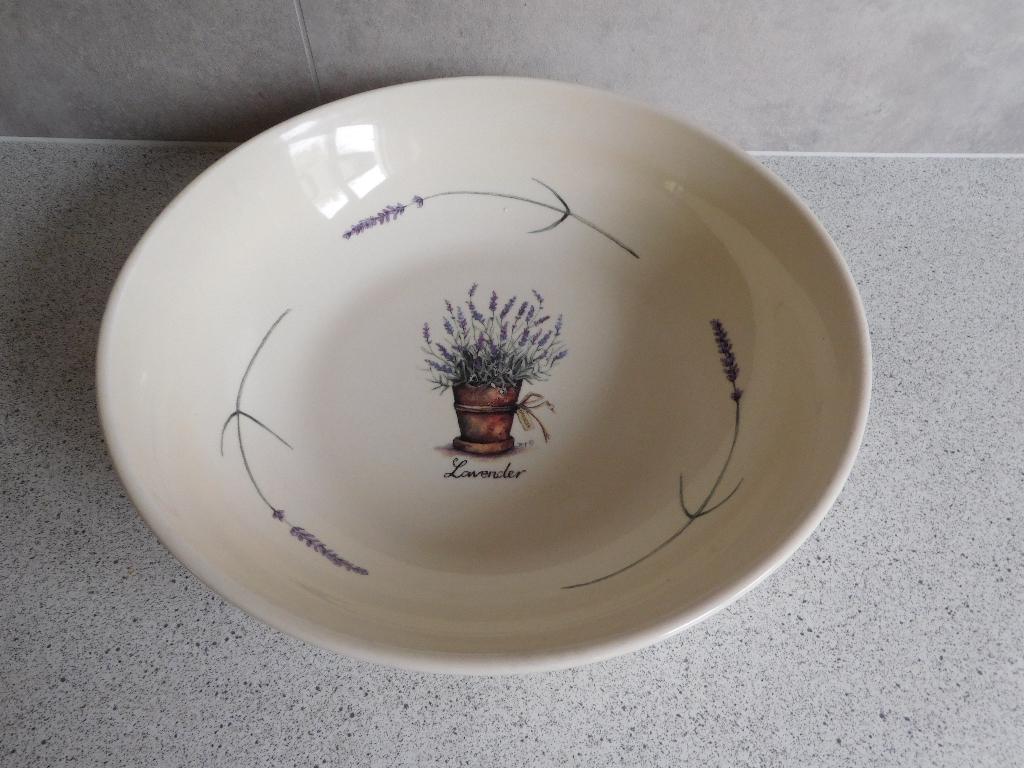 Schaal 28x7 cm. Lavendel JET by ter Steege, Ophalen of Verzenden, Overige stijlen, Aardewerk, Schaal of Schalen