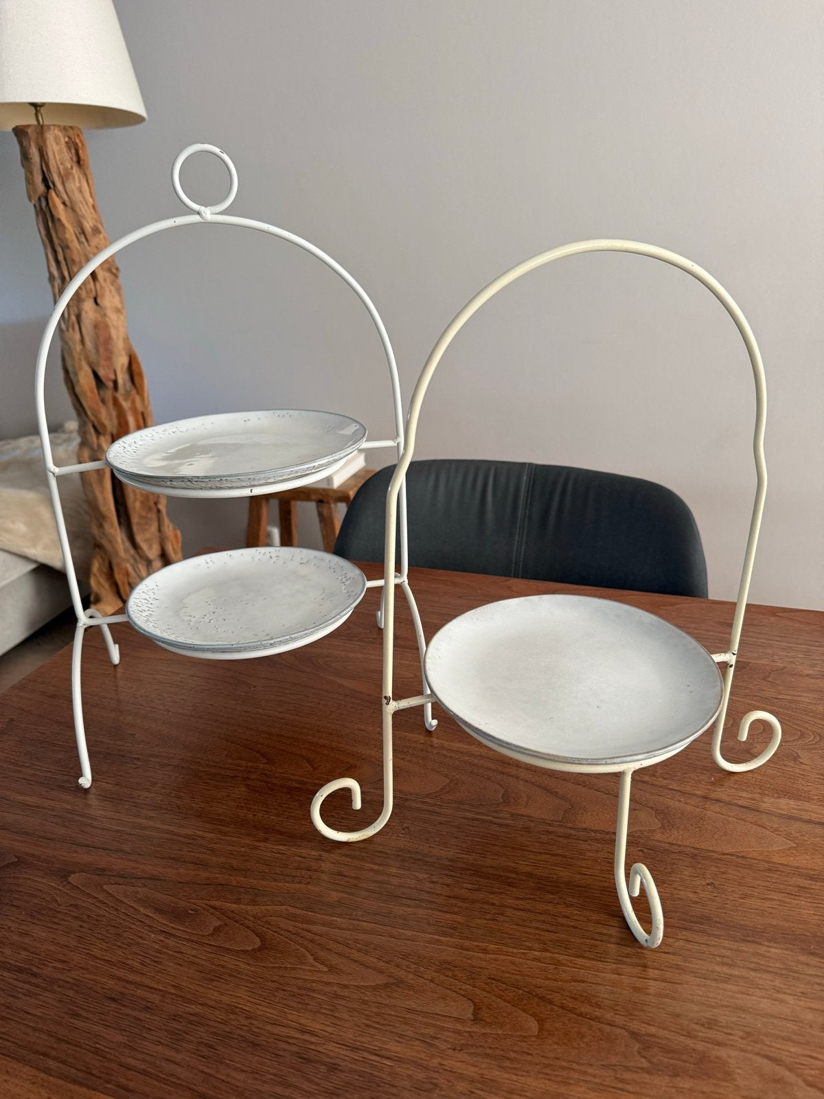Set van 2 metalen etagères - wit/crème, Huis en Inrichting, Gebruikt, Met opstaande rand, Rond, Ophalen of Verzenden