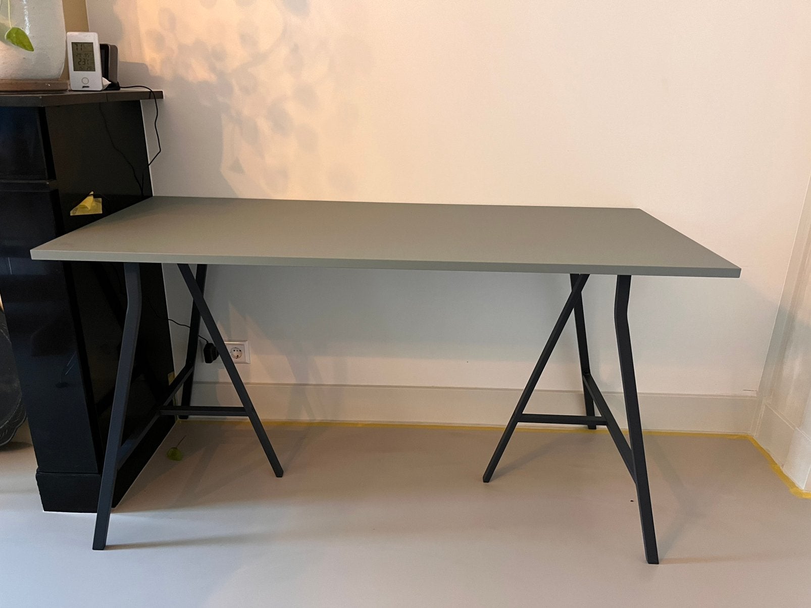 Bureau 140x60cm groen Fenix losse schragen, Huis en Inrichting, Bureaus, Ophalen, Groen, Zo goed als nieuw, 140 cm