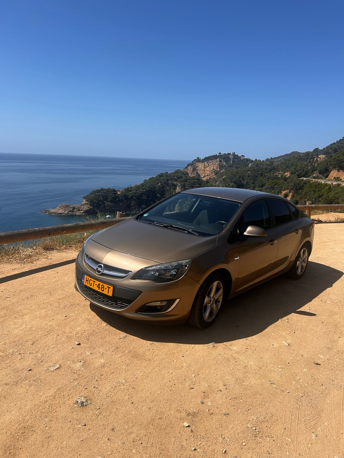 Opel Astra 1.6 Ecoflex 116pk Notchback 2012, Voorwielaandrijving, 4 cilinders, Bruin, Handgeschakeld