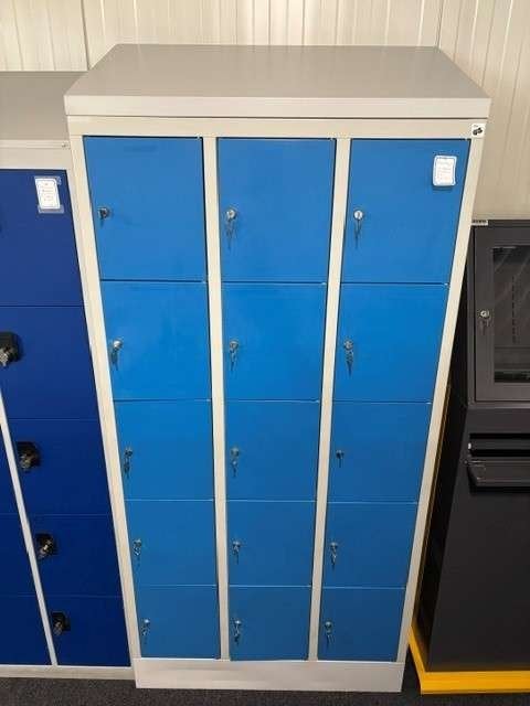 Lockerkast 15 deurs lichtgrijs met blauwe deuren, Niet ingevuld, Gebruikt, Niet ingevuld, Ophalen of Verzenden