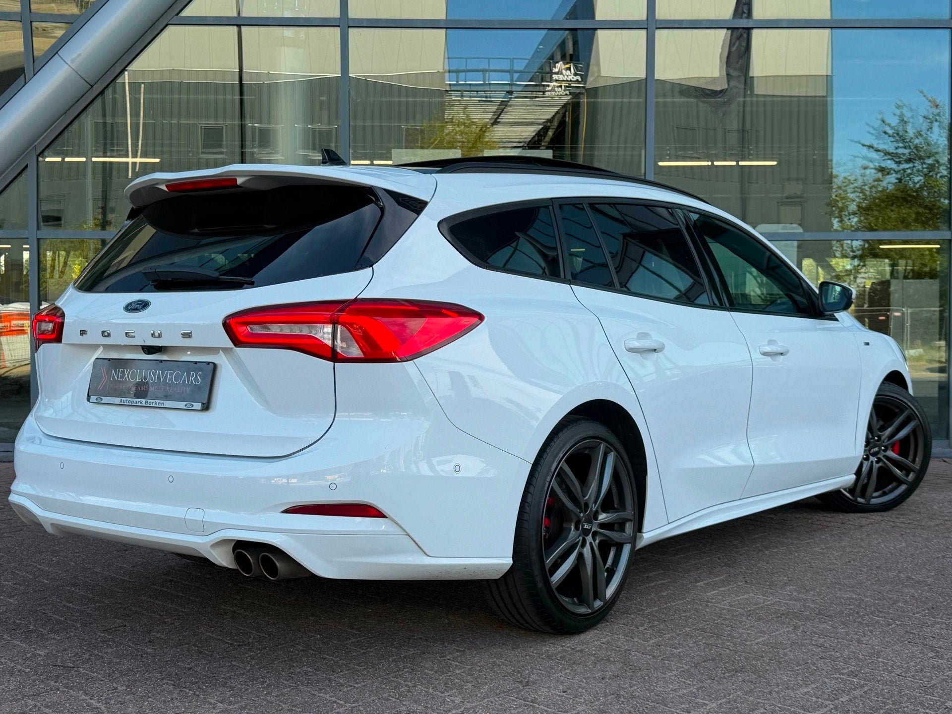 Ford Focus Wagon 1.5 EcoBoost ST Line Automaat | Pano | ATS!, 1345 kg, Gebruikt, 150 pk, Leder en Stof