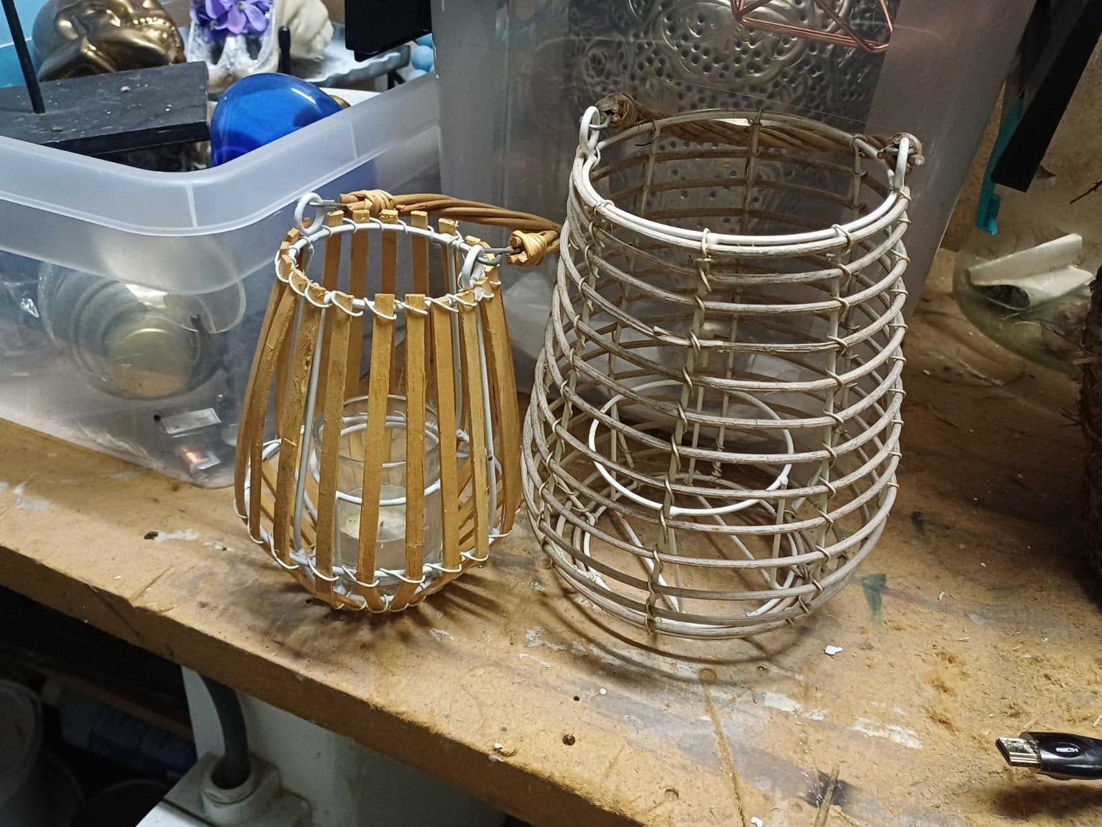 Set van 2 rotan windlichten/lantaarns, Huis en Inrichting, Woonaccessoires | Kandelaars en Kaarsen, Windlicht, Gebruikt, Meerkleurig