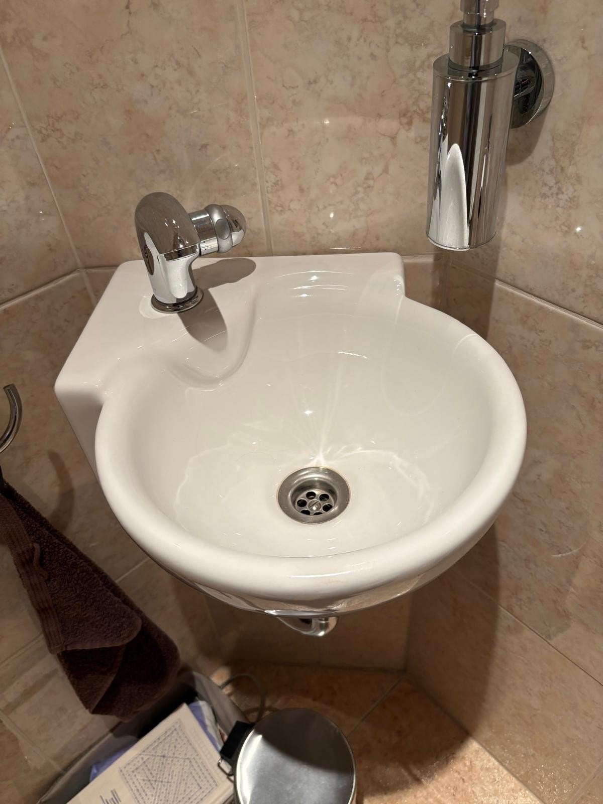 Toilet wasbak. Wit, Ophalen, Gebruikt, Toilet