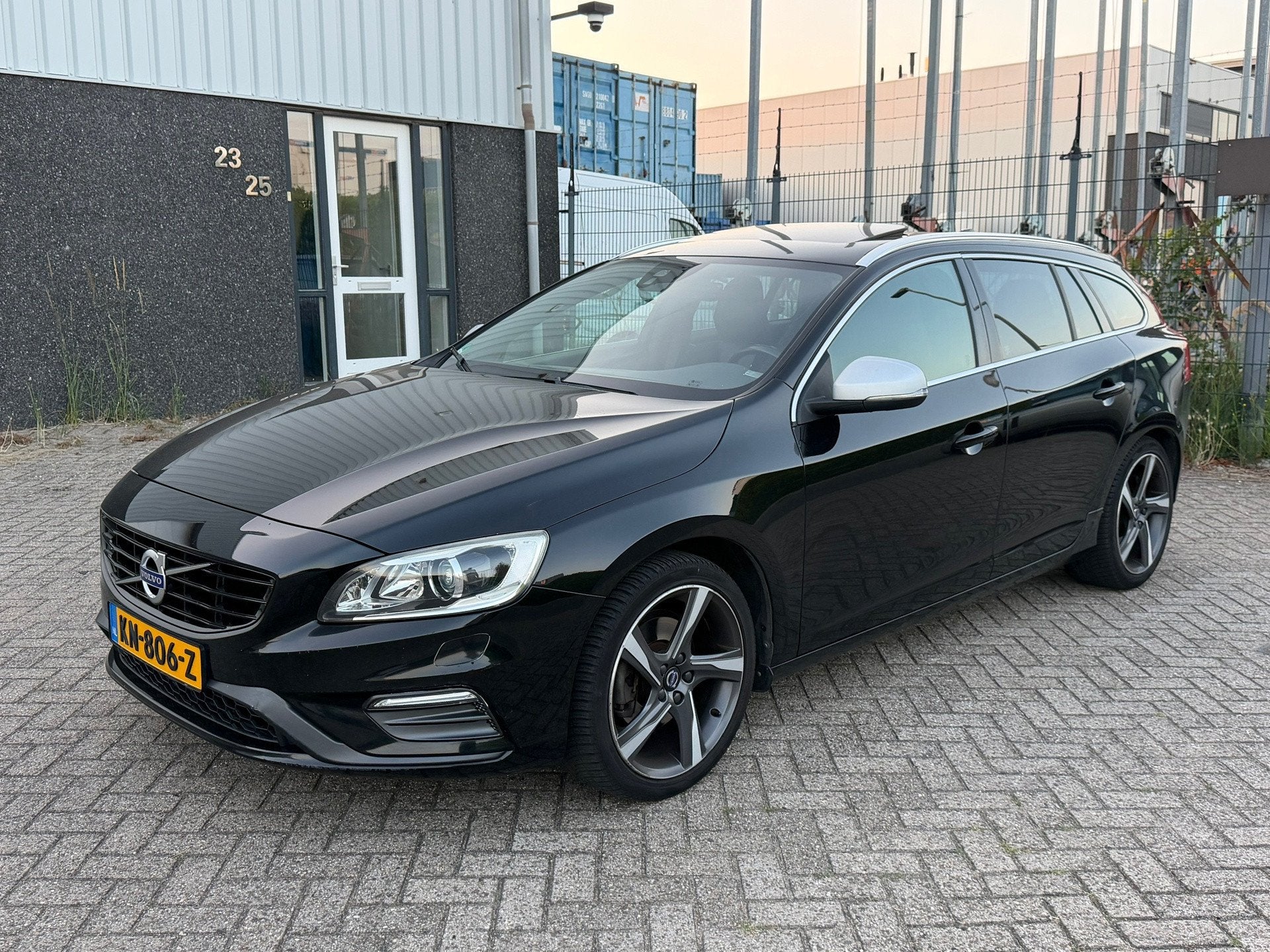 Volvo V60 2.0 D2 Nordic+ R-Design 2016, Auto's, Volvo, Voorwielaandrijving, Gebruikt, 4 cilinders, 1969 cc