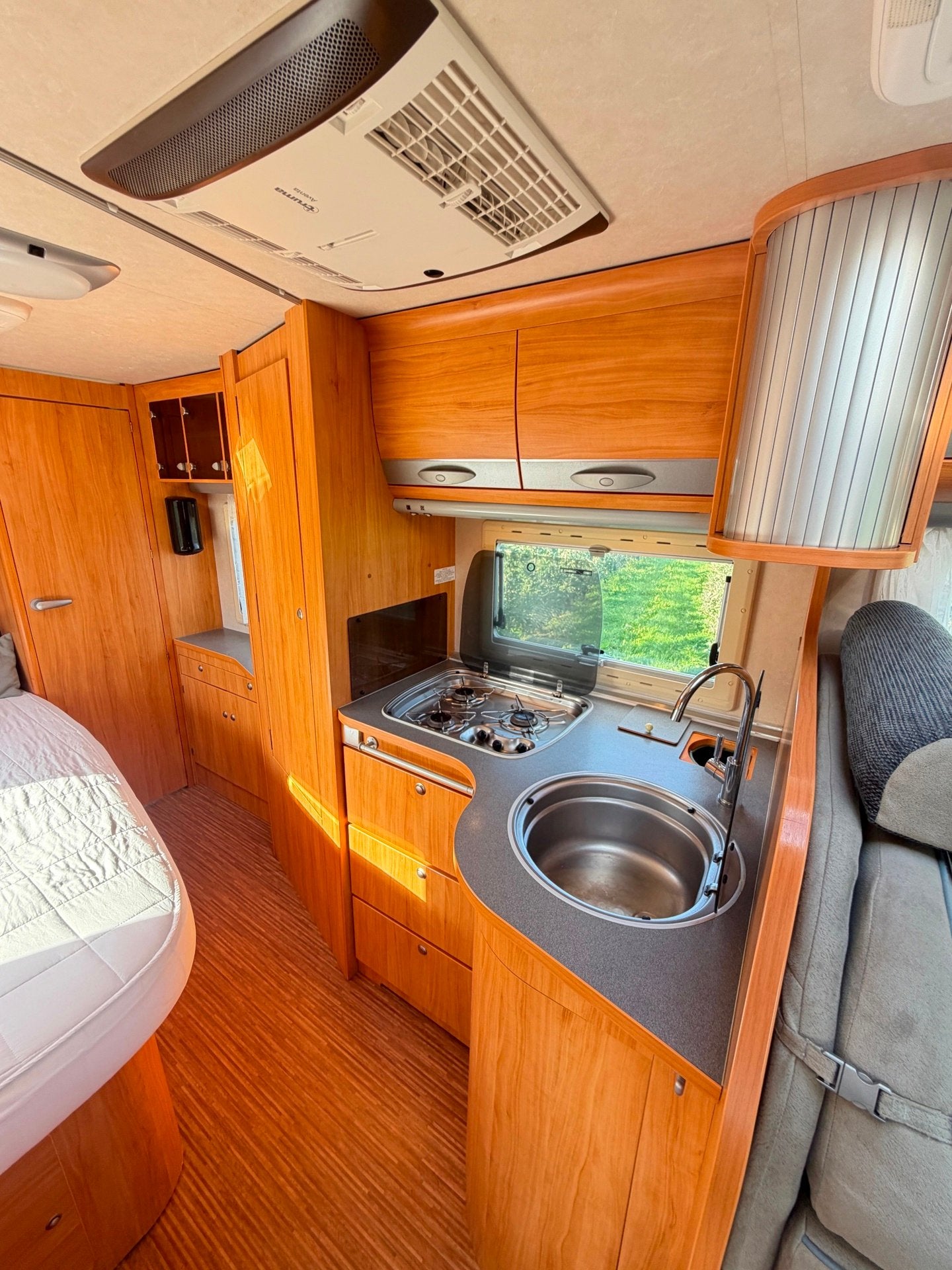 Foto 10 van Adria Coral S 680 ST LUCHTVERING / AIRCO / OYSTER SCHOTEL +