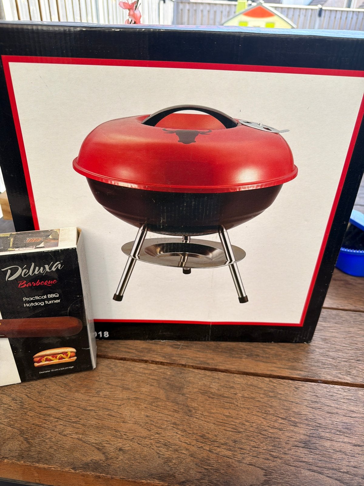 Nieuwe Deluxa Barbecue Ø36xH38cm met Hotdog Turner, Ophalen, Nieuw