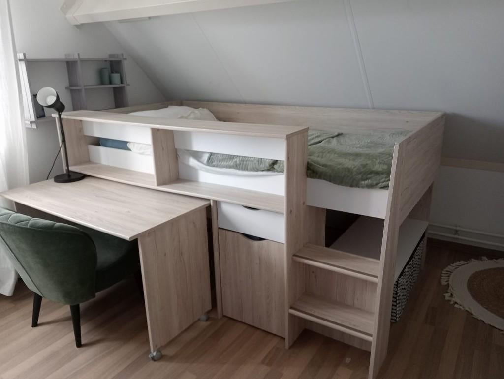 Halfhoogslaper +  uitschuifbaar bureau eiken/wit, Ophalen, Zo goed als nieuw, Halfhoogslaper