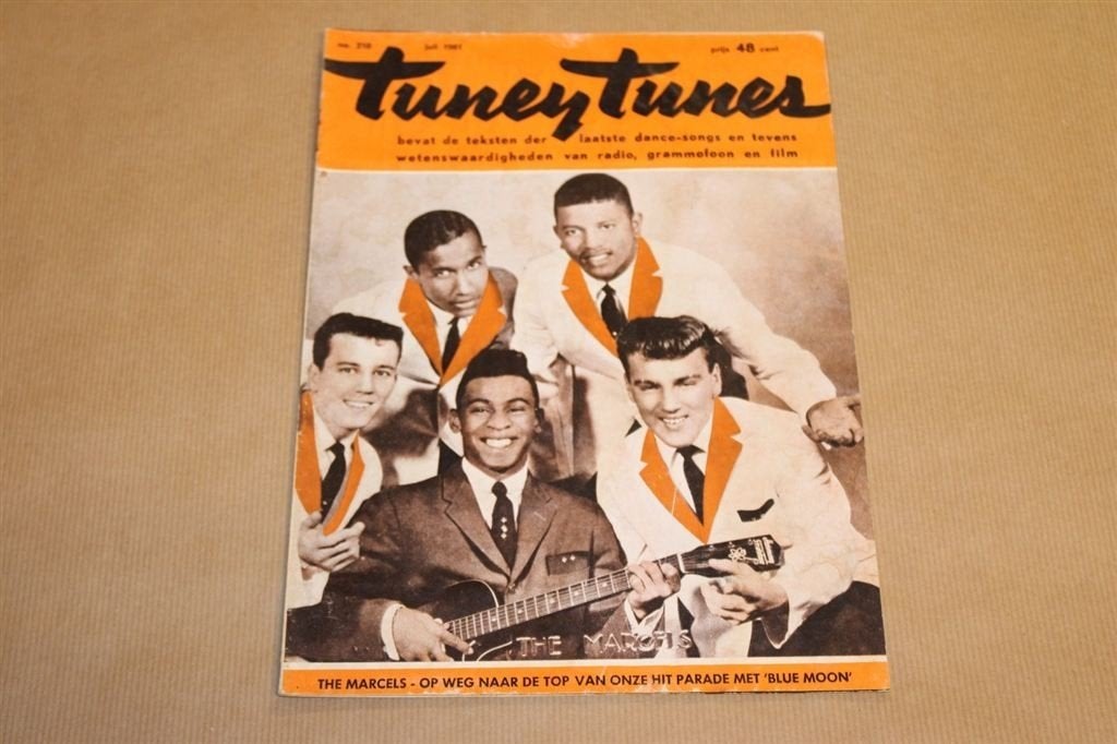 Tuney Tunes - Nr. 210 - 1961 - Met poster Elvis Presley !!, Verzamelen, Ophalen of Verzenden, 1960 tot 1980, Knipsel(s)