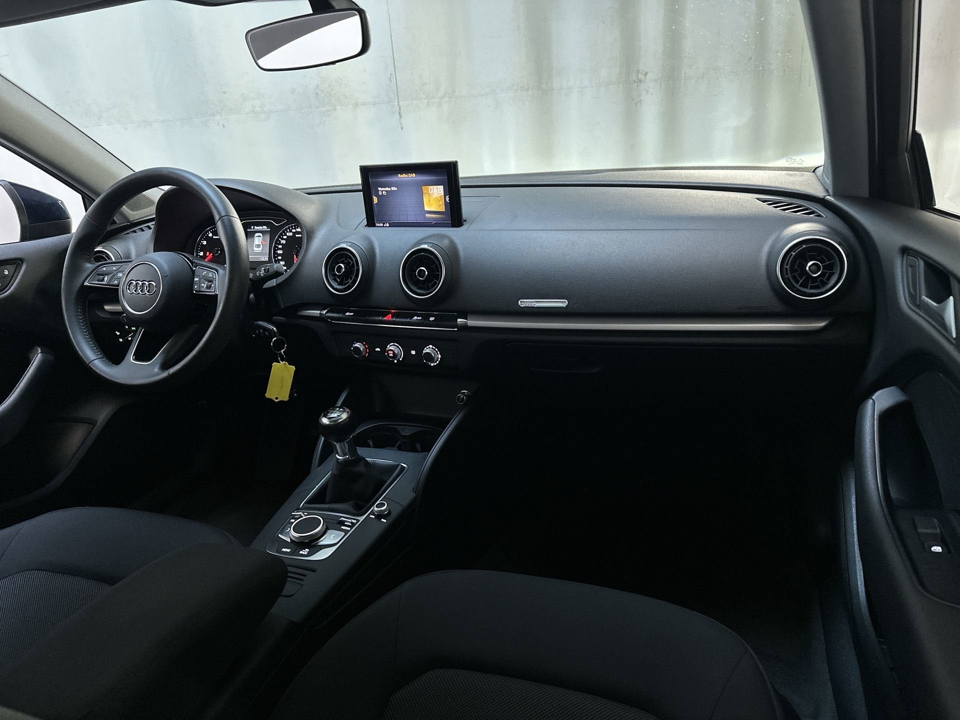 Audi A3 Limousine 30 TFSI Pro Line Navigatie Airco Cruise Co, Stof, Gebruikt, Met garantie (alle), Blauw