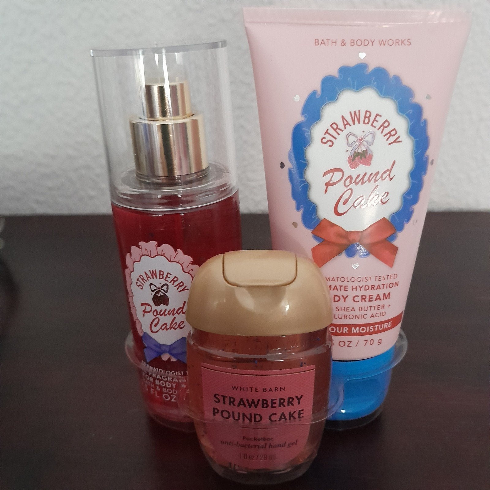 Nieuwe Bath & Body Works Strawberry Pound Cake set, Ophalen of Verzenden, Nieuw, Bad & Douche