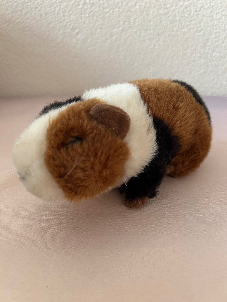 Pluche Cavia Knuffel Driekleur Bruin Wit Zwart 17 cm, Gebruikt, Overige typen, Onbekend (merklabel is afgeknipt), Ophalen of Verzenden