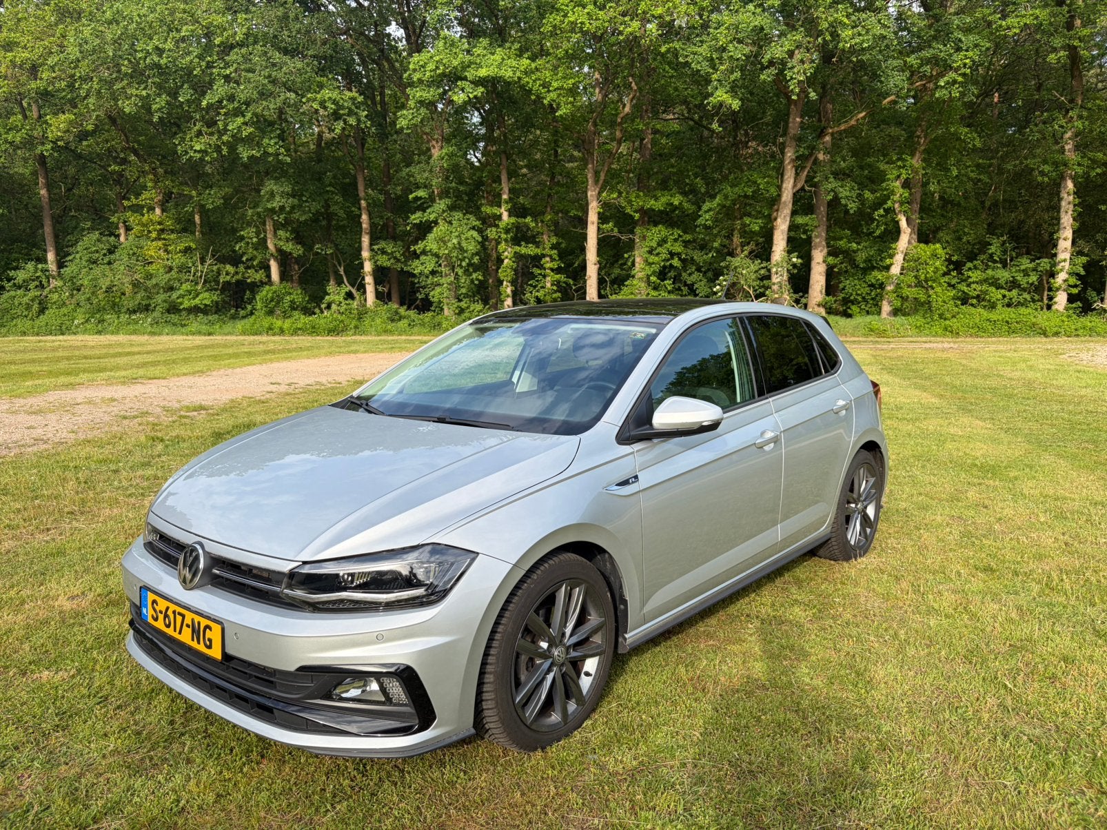 Volkswagen Polo R-Line 115pk 2018 Zilver | Pano ACC Virtual, Auto's, Volkswagen, Stof, 1055 kg, 49 €/maand, Handgeschakeld