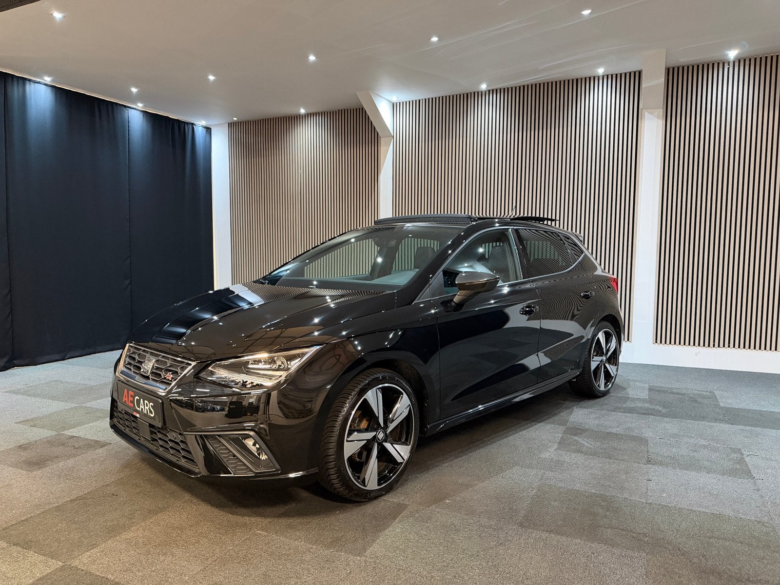 Seat Ibiza 1.5 TSI FR CARBON EDITION///Pano/LED/CAM/KEYLESS/, Auto's, Seat, 1498 cc, 4 cilinders, 150 pk, Bedrijf