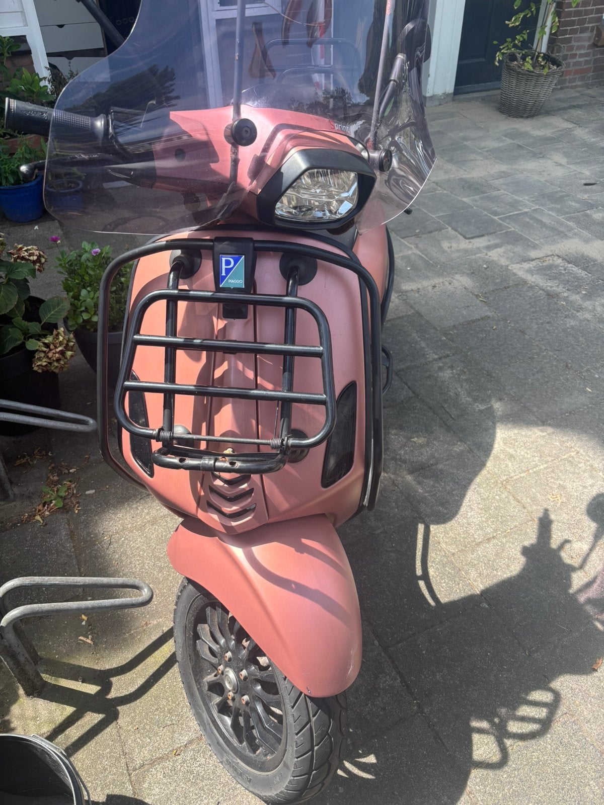 Roze vespa, Ophalen, Zo goed als nieuw, Benzine