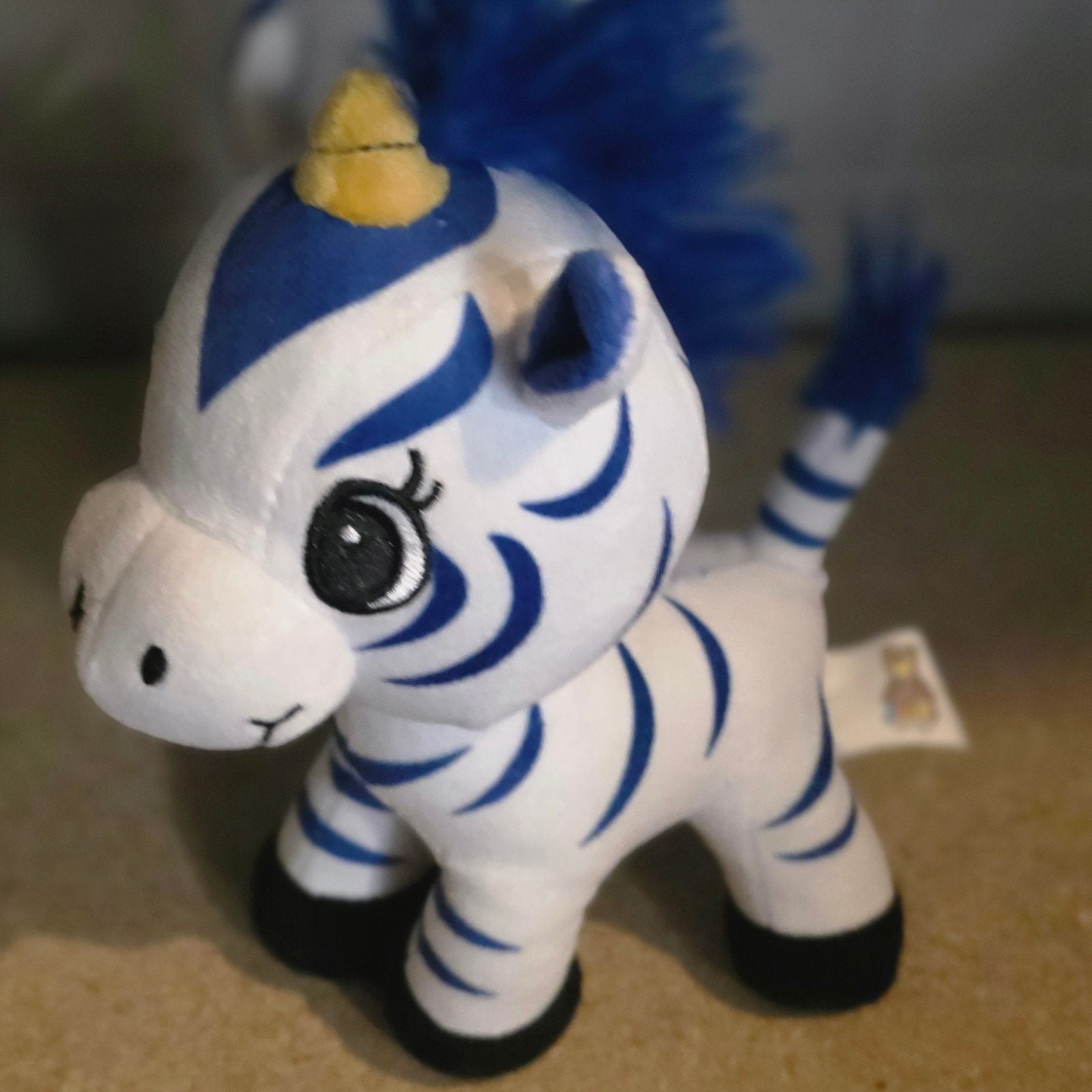 Schattige Eenhoorn Knuffel - Wit met Blauwe Strepen, Kinderen en Baby's, Speelgoed | Knuffels en Pluche, Eenhoorn, Ophalen of Verzenden