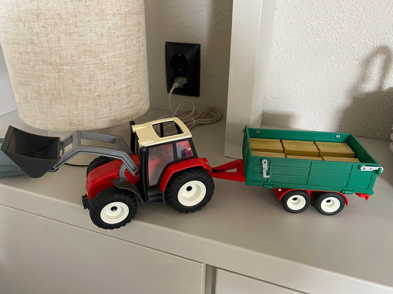 Speelgoed tractor met aanhanger en balen, Ophalen of Verzenden, Gebruikt