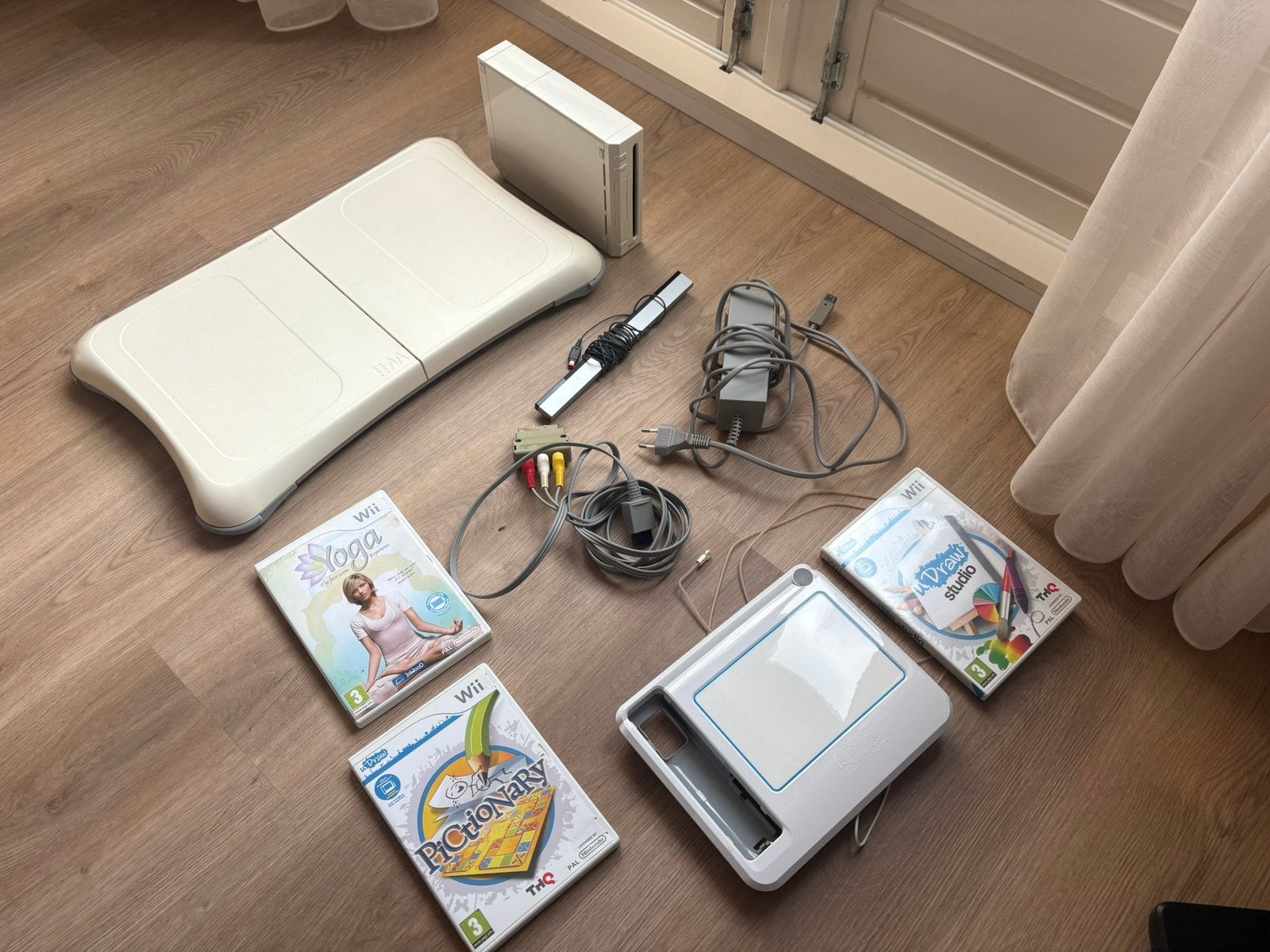 Nintendo Wii spelcomputer met diverse toebehoren, Ophalen of Verzenden, Gebruikt, Zonder controller, Met games