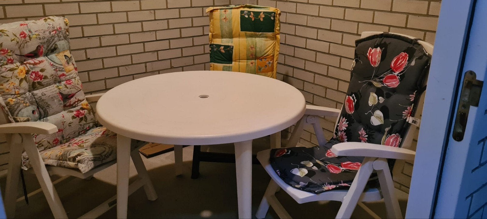 Ronde tuintafel met 3 tuinstoelen, Tuin en Terras, Ophalen, Gebruikt, Kunststof