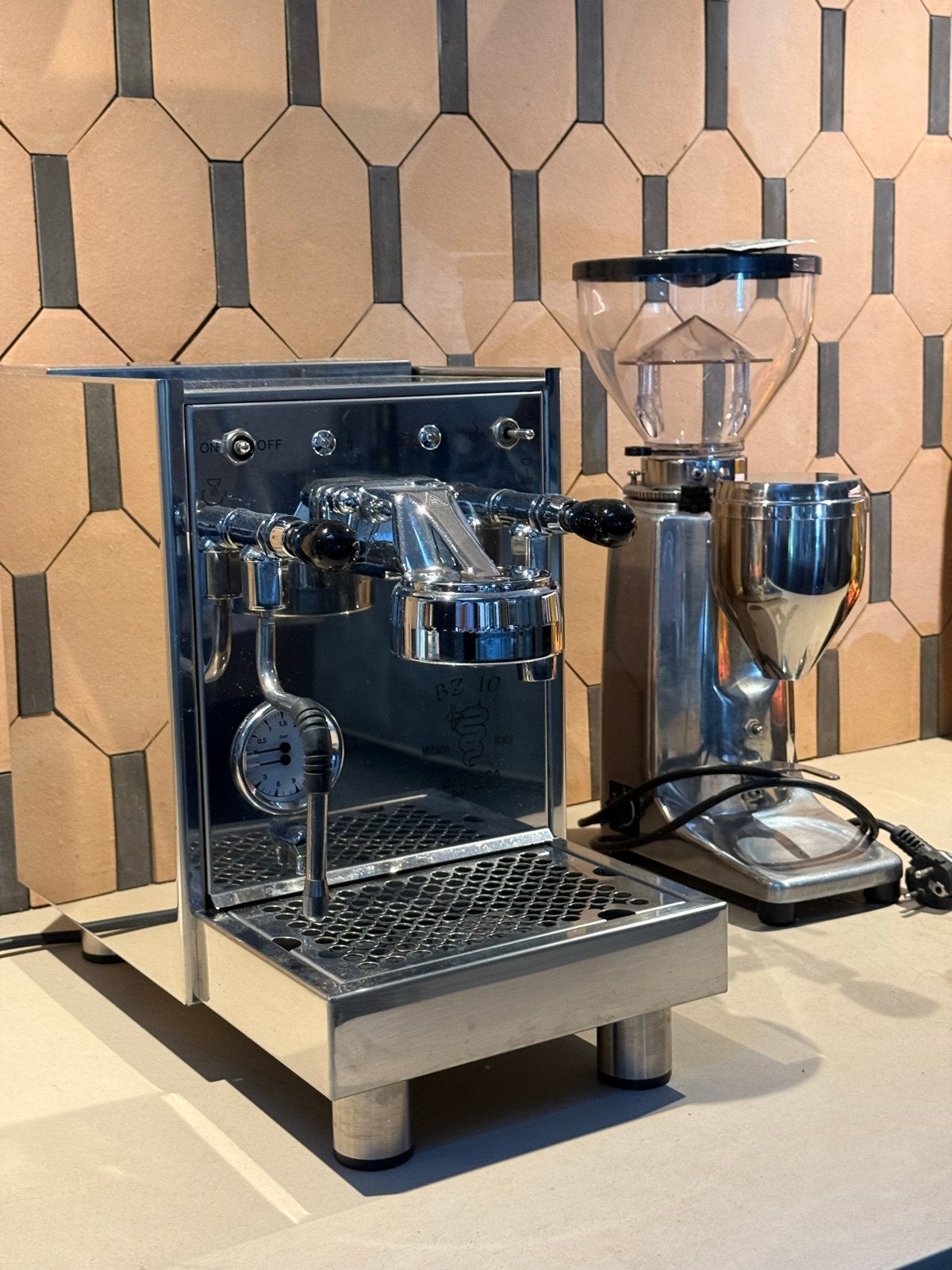 Bezzera BZ10 espressomachine met Quamar Q50 bonenmaler, Afneembaar waterreservoir, Gebruikt, Combi, Koffiebonen