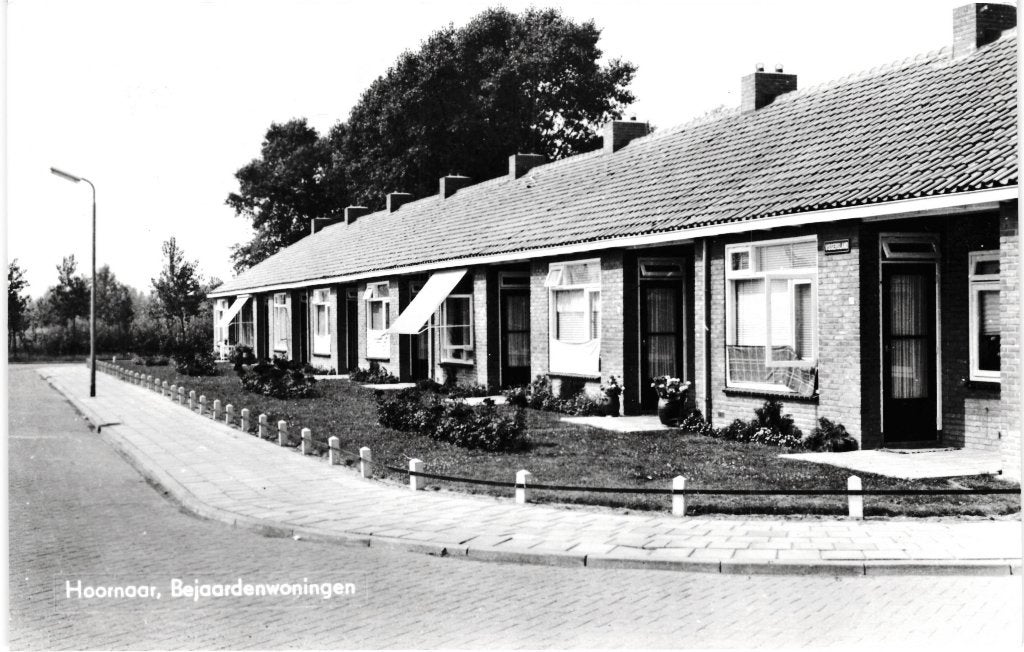 968179	Hoornaar	Bejaardenwoningen	Jr 60 70 ZH	Wederopbouw, Verzamelen, Ophalen of Verzenden, 1960 tot 1980, Gelopen, Zuid-Holland