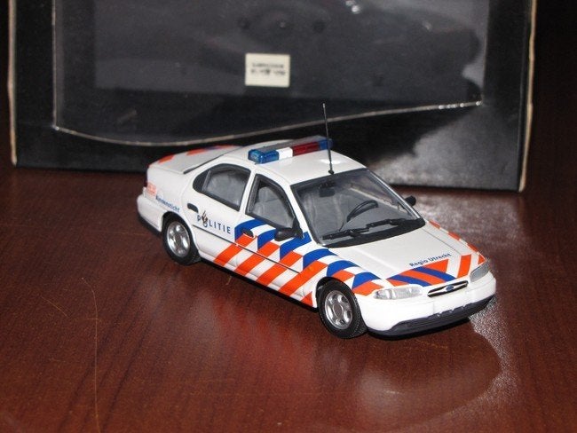 Politie NL auto Ford Mondeo met originele doos Minichamps, Hobby en Vrije tijd, Ophalen of Verzenden, Zo goed als nieuw, Auto