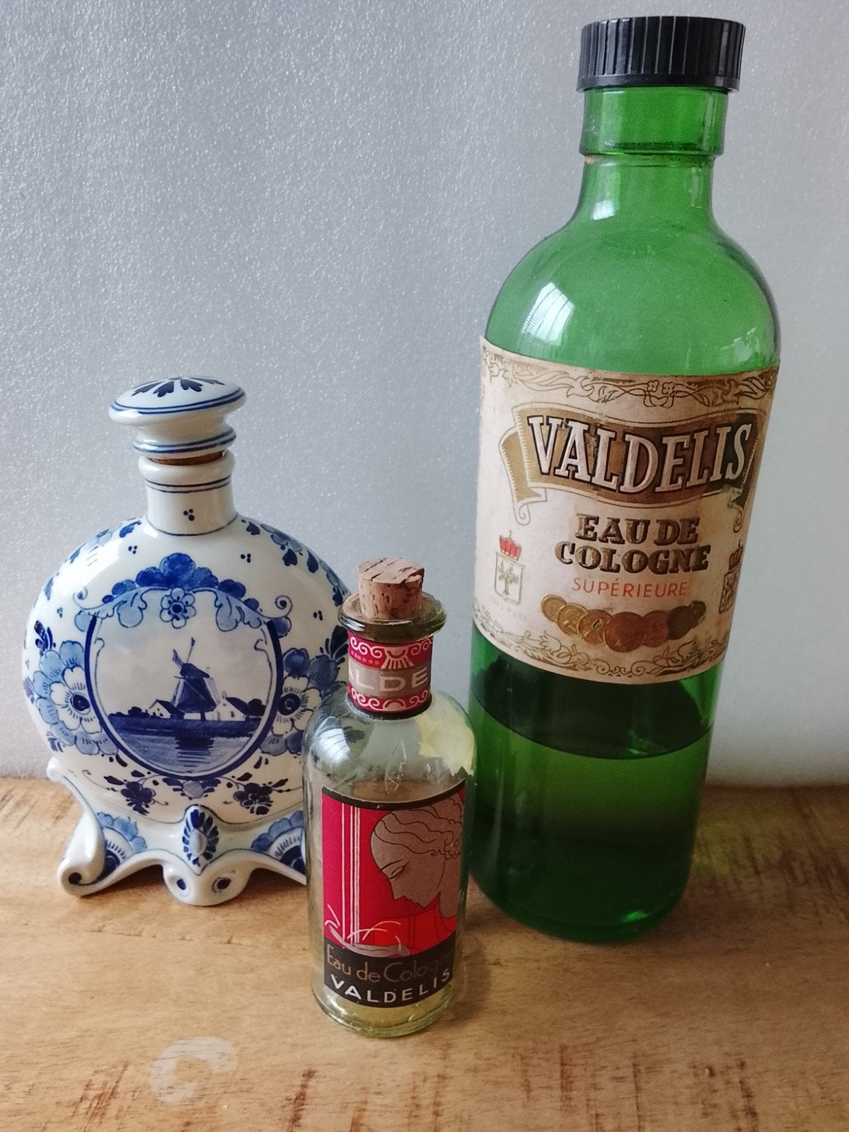 valdelis eau de cologne, Ophalen of Verzenden, Zo goed als nieuw, Parfumfles