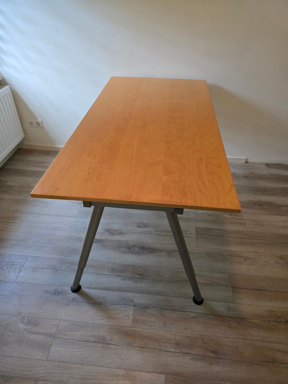 Bureau met verstelbare poten - ideaal voor thuiswerkpl, Ophalen, Gebruikt, Hout, Computerbureau