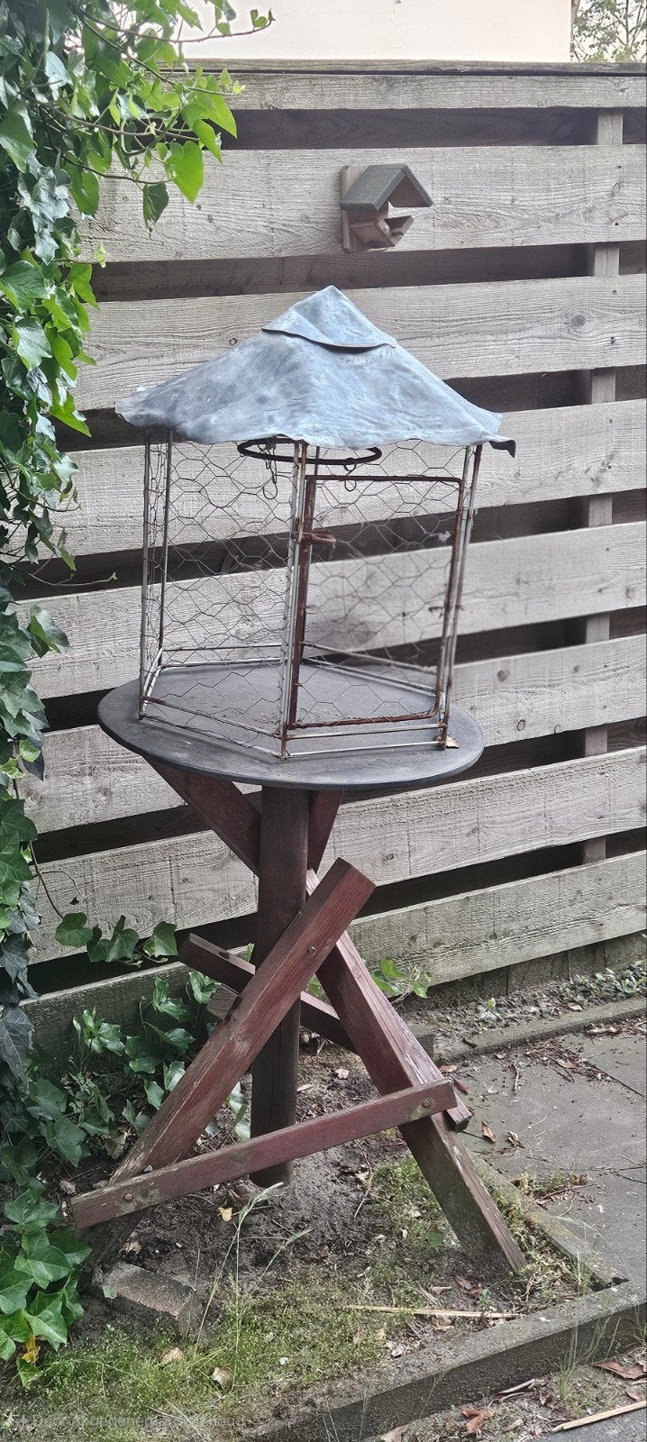 Oude brocante vogelkooi / vogelvoederhuis met statief, Tuin en Terras, Vogelhuisjes en Vogelbaden, Ophalen