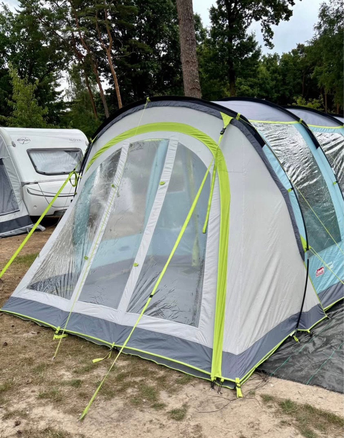 Coleman Meadowood 4L BlackOut – 2-4 pers + Front Porch!, Ophalen, Zo goed als nieuw, Tot en met 4