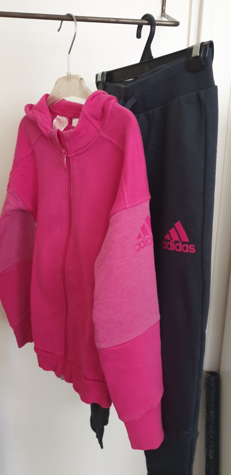 Adidas trainingspak maat 152, Kinderen en Baby's, Kinderkleding | Maat 152, Adidas, Meisje, Sport- of Zwemkleding, Ophalen of Verzenden
