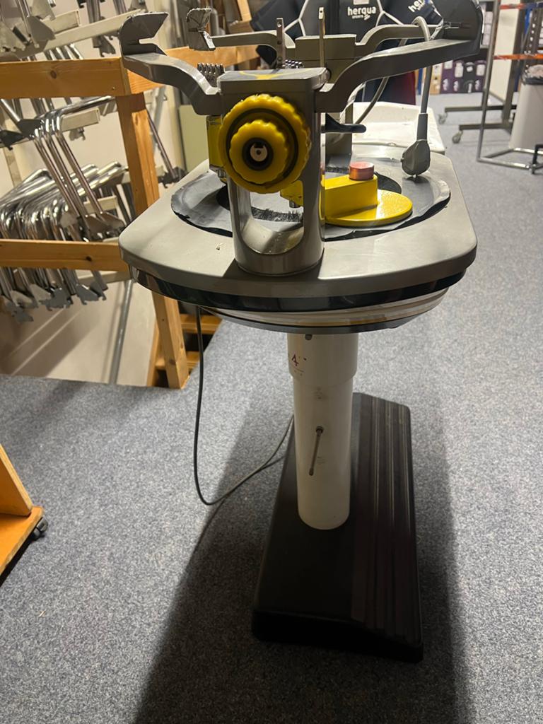 Babolat Bespanmachine voor tennisrackets en badmintonrackets, Sport en Fitness, Tennis, Ophalen, Gebruikt, Overige typen, Babolat