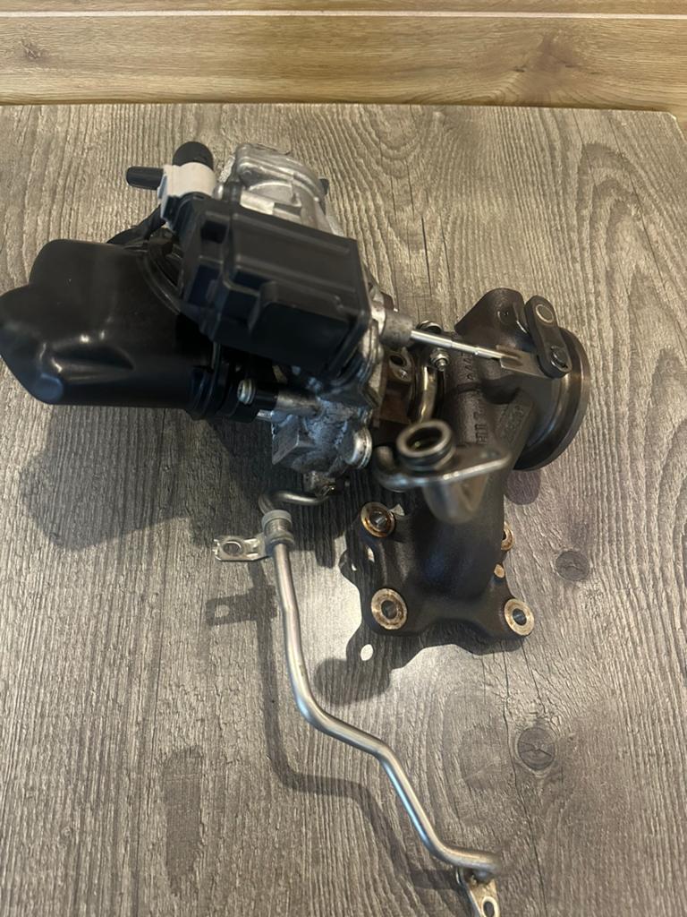 Turbo van een Volkswagen Golf 7 04E145721C, CUKB,, Ophalen of Verzenden, Volkswagen