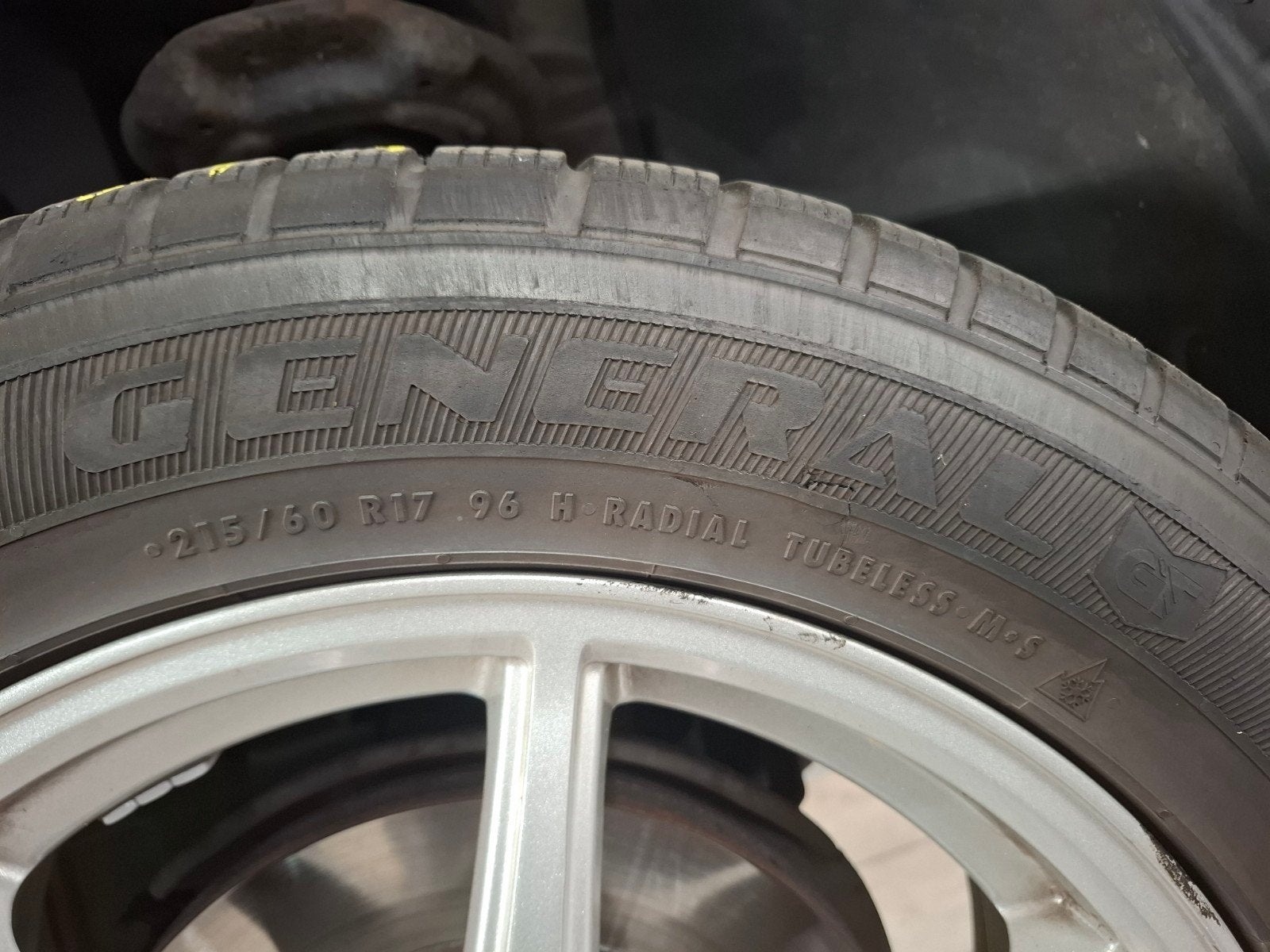 Originele nissan Qashqai Velgen + Winterbanden, Auto-onderdelen, Ophalen, Banden en Velgen, 17 inch, Winterbanden