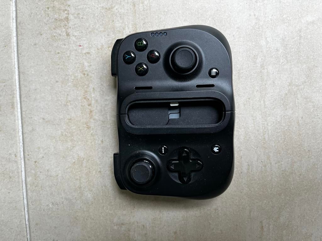 Razer Kishi Universal Gaming Controller voor iPhone, Spelcomputers en Games, Ophalen, Overige controllers, Zo goed als nieuw, Draadloos