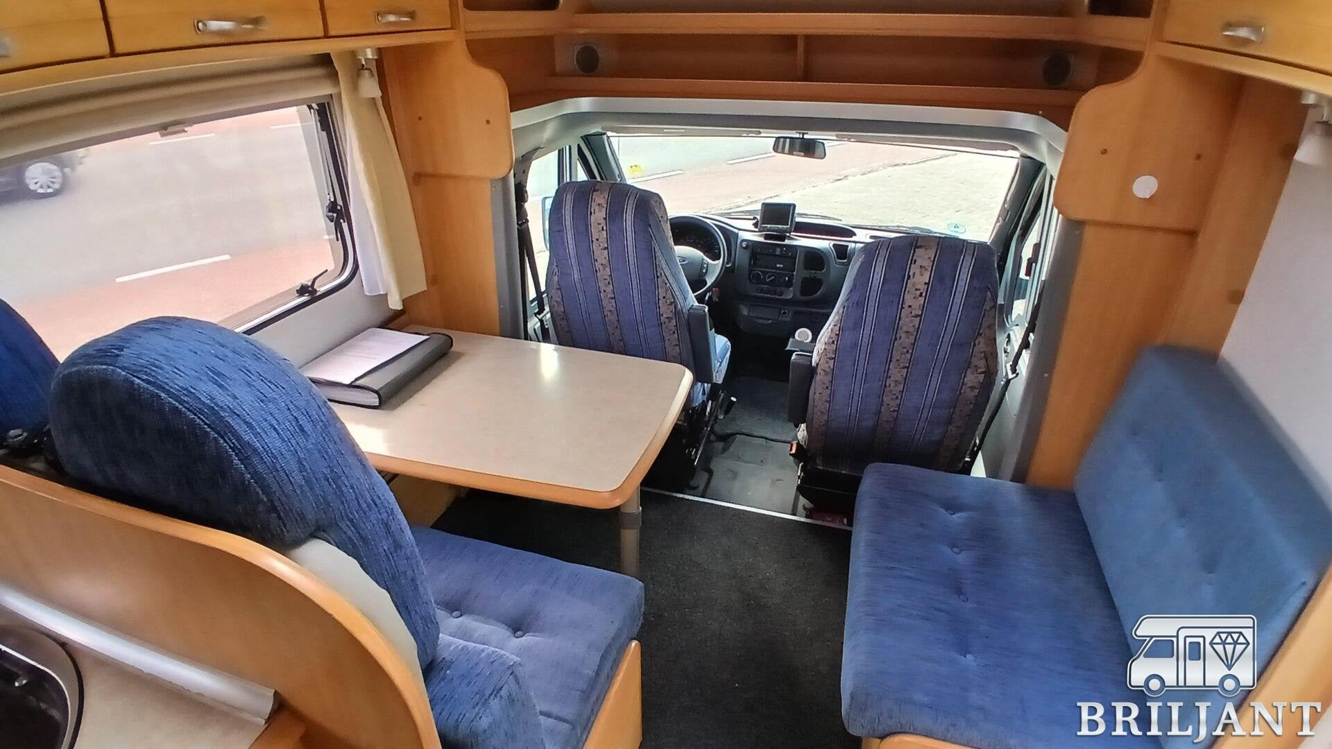 Foto 9 van Lmc LIBERTY 688 TI AUTOMAAT/dwarsbed