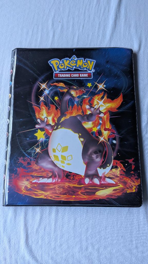 Shining Fates Ultra Pro 9-Pocket Binder Charizard, Ophalen of Verzenden, Gebruikt, Sleeves of Kaarthoesjes