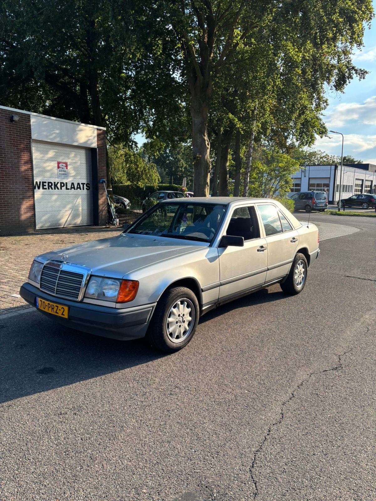 Mercedes 230E 1986, Automaat, 4 cilinders, 1290 kg, 2299 cc