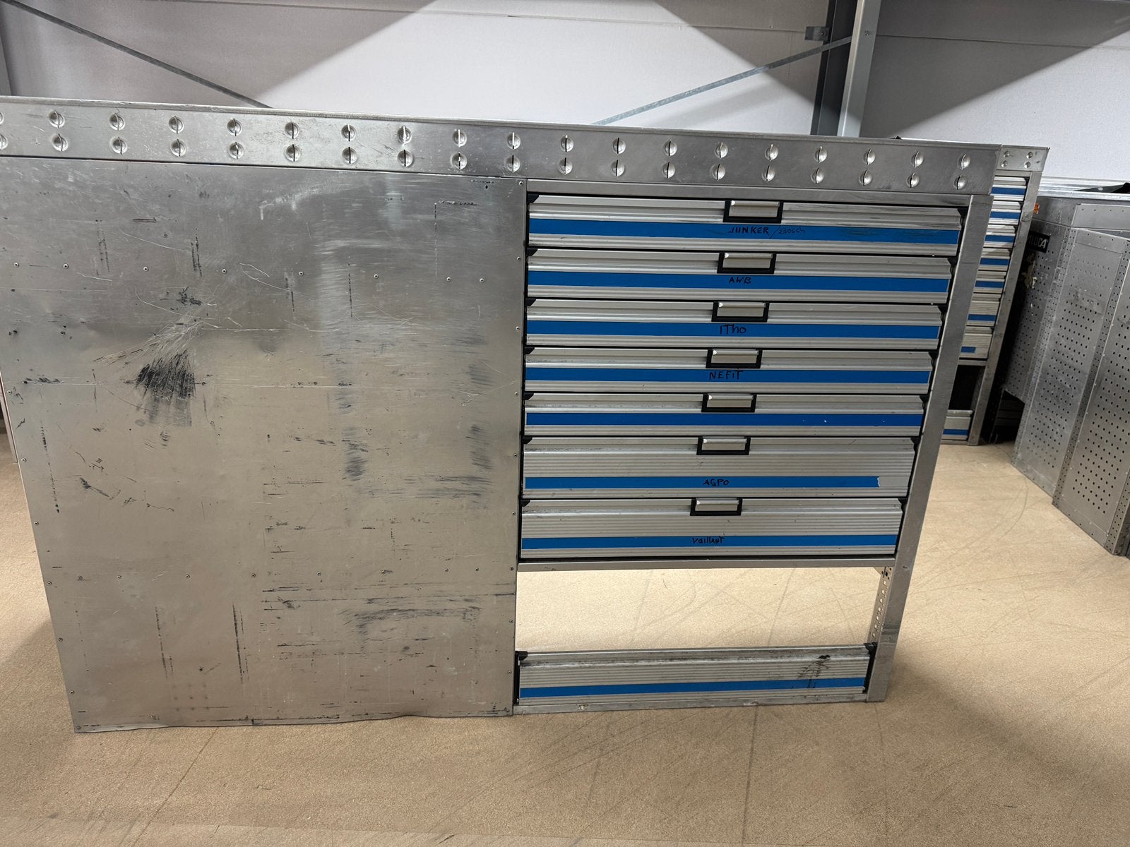 Aluminium lade kast, Ophalen