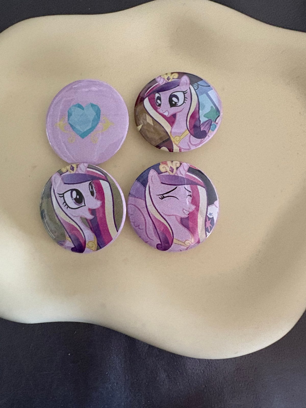 My Little Pony Buttons - Prinses Cadance, Verzamelen, Speldjes, Pins en Buttons, Verzenden, Nieuw, Figuurtje, Button