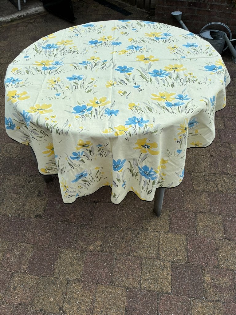 Nieuw  Tafelkleed, Huis en Inrichting, Tafelkleden, Nieuw, Ophalen of Verzenden, 63 cm, Overige vormen
