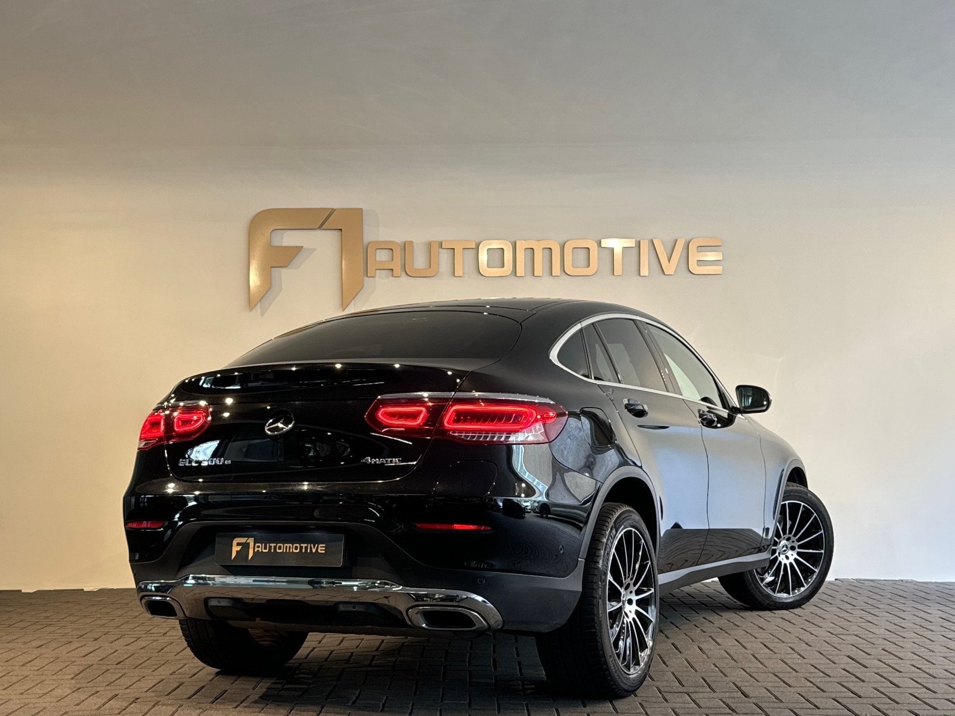Mercedes-Benz GLC-klasse Coupé 300e 4MATIC Premium+ Trekhaa, Auto's, Automaat, Gebruikt, 4 cilinders, 2000 kg