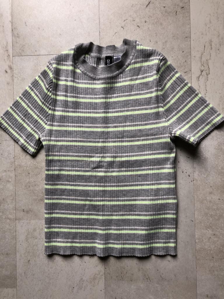 V) CC29 groen grijs gestreept truitje H&M dividend maat S, Kleding | Dames, Tops, H&M, Verzenden, Nieuw, Korte mouw