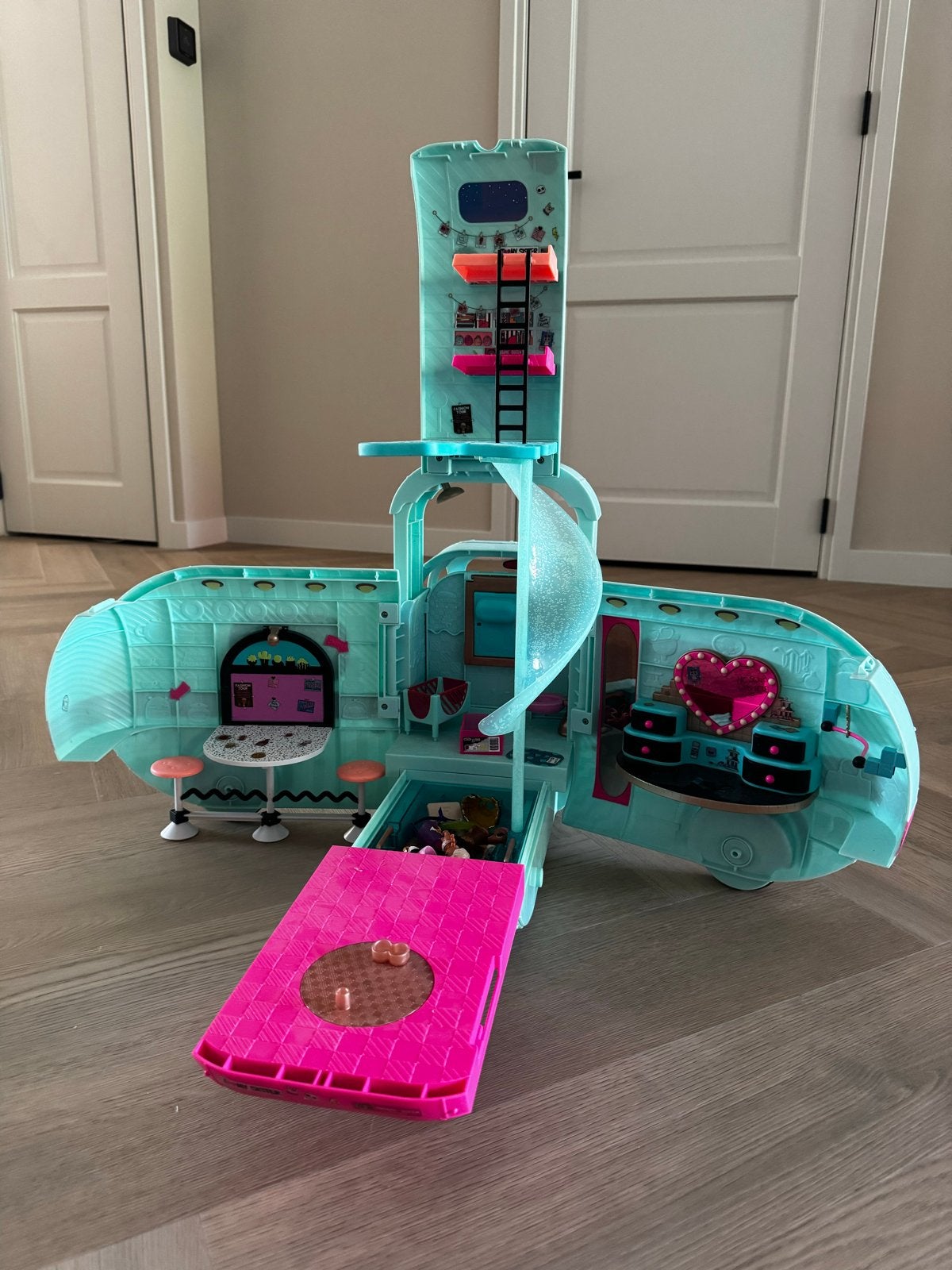 L.O.L. Surprise! 4-in-1 Glamper Camper met accessoires, Ophalen, Gebruikt