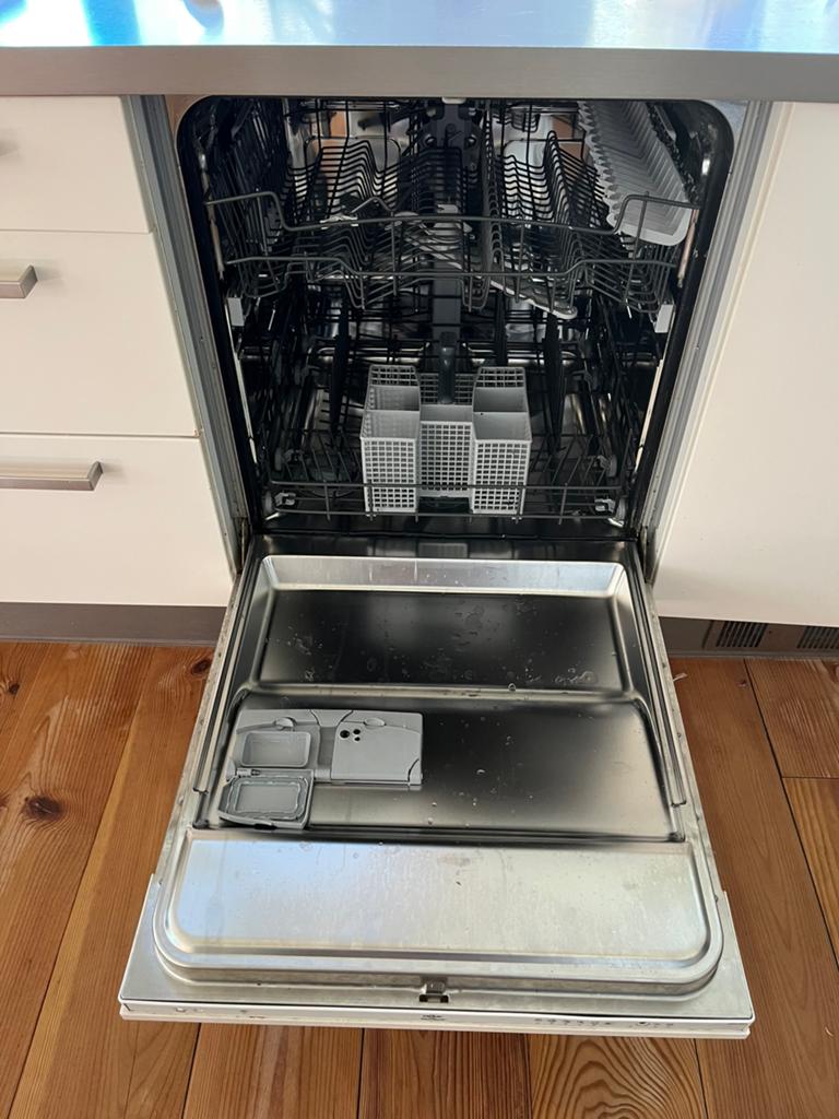 Ikea whirlpool vaatwasser (inbouw), Ophalen, Minder dan 85 cm, Zo goed als nieuw, Inbouw