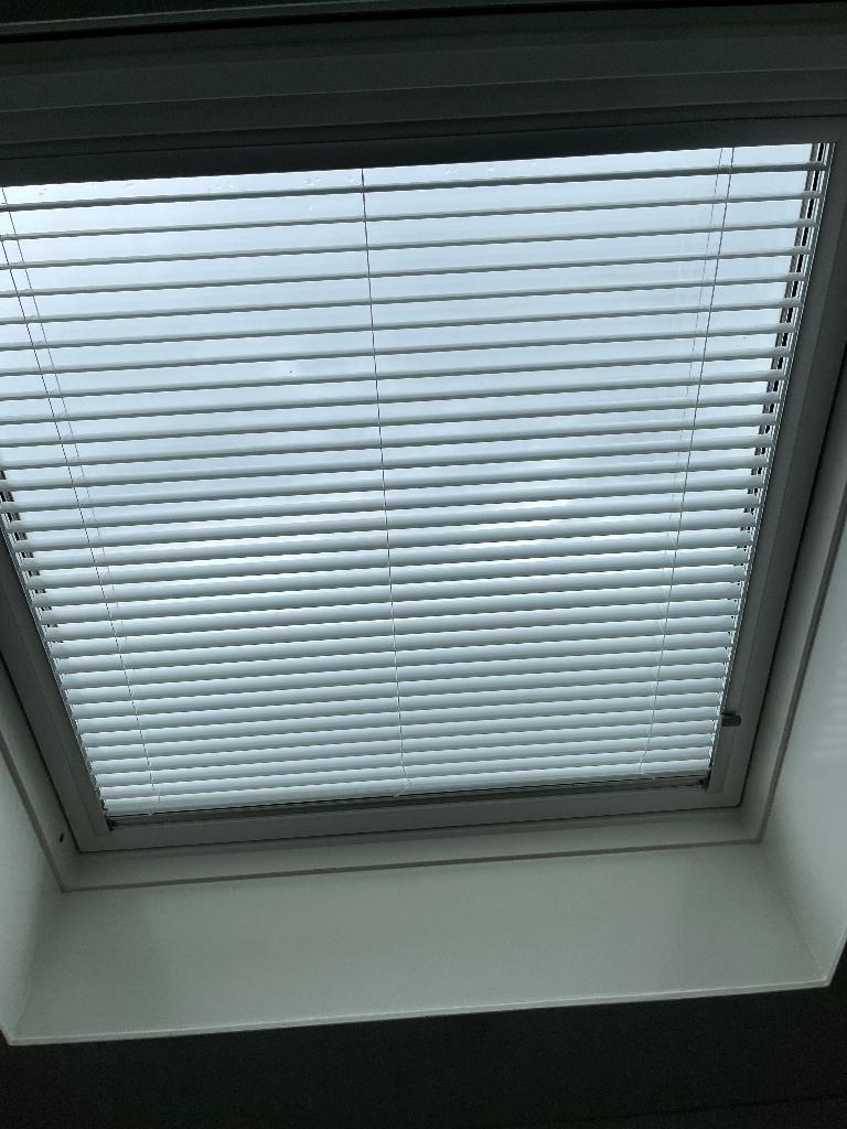 Velux jaloezie GGU S06 op aluminium frame, Ophalen, Zo goed als nieuw, 50 tot 100 cm, Minder dan 100 cm