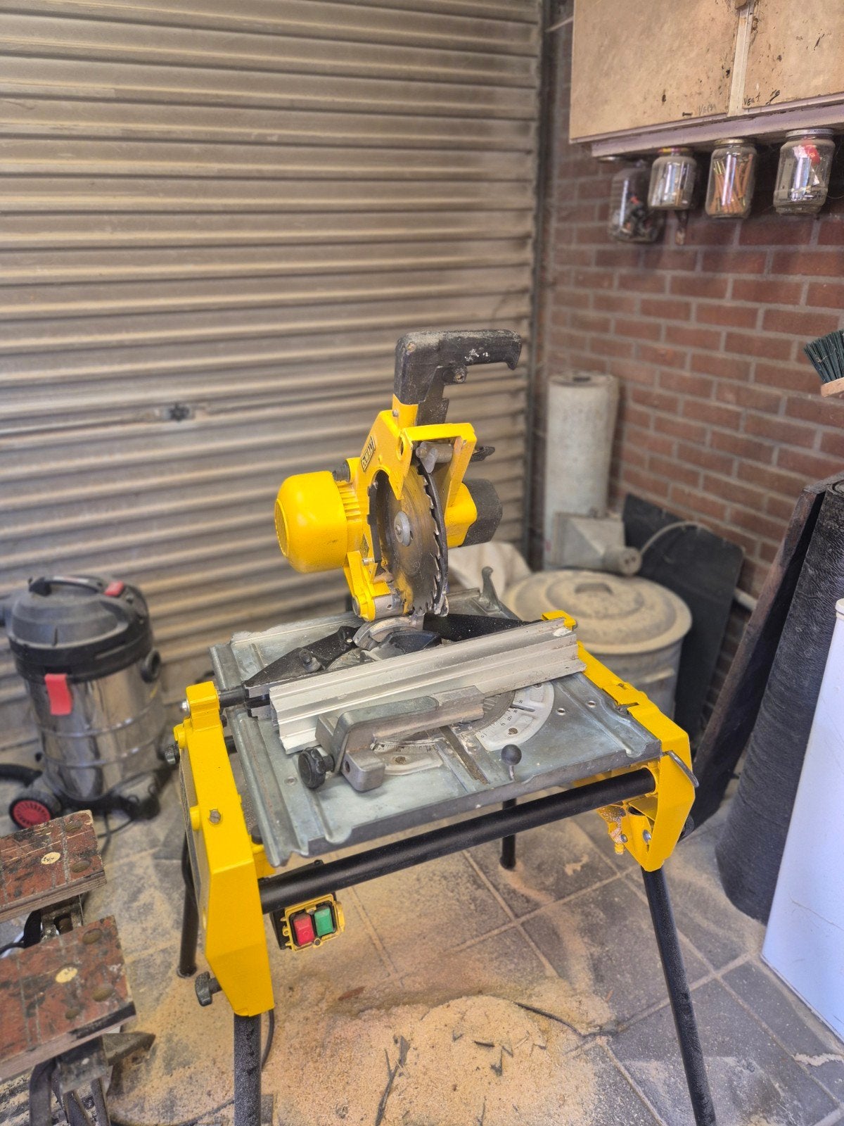 De Walt  afkortzaag, Doe-het-zelf en Verbouw, Gereedschap | Zaagmachines, Ophalen, 1200 watt of meer, Afkortzaag, 30 tot 70 mm